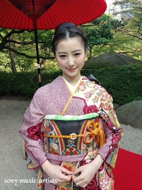 高田里穂