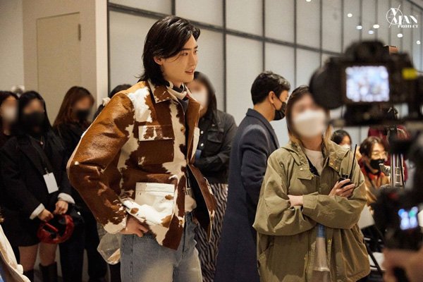 Ли Чон Сок принял участие в Неделе моды в Сеуле