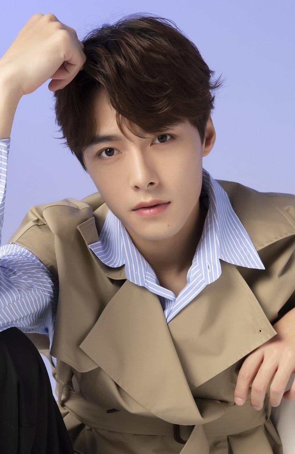 Fang yi. Фан и лунь актер. Алён фэнг актер. Fang yi. Фан илунь.