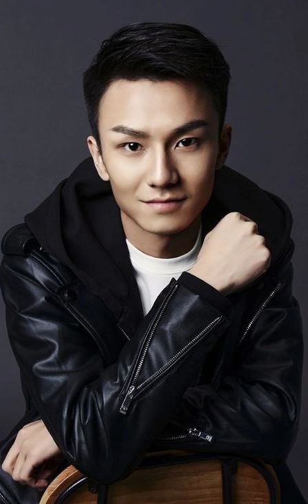 Си цзы. Си цзи актриса. Конфуцианский канон конфуций книга. Байтянь хао. Си цзы.